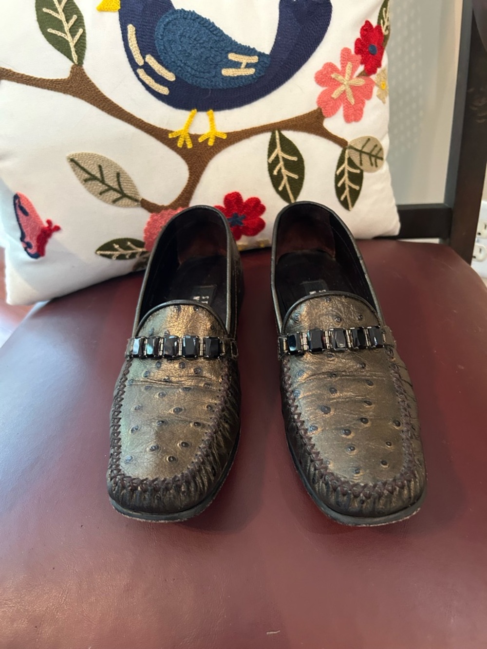 Stuart Weitzman 8.5 N Metallic Black Ostrich-Style Leather Loafers w/ Gem Accent